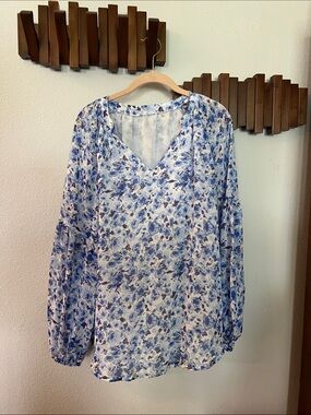 Source Unknown Blue and White Floral V-Neck Blouse